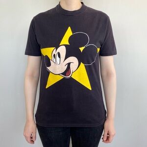 Vintage 1980’s Disney Mickey Mouse star graphic t-shirt. 🖤